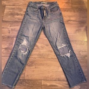 levi’s medium wash straight jeans! super stretchy